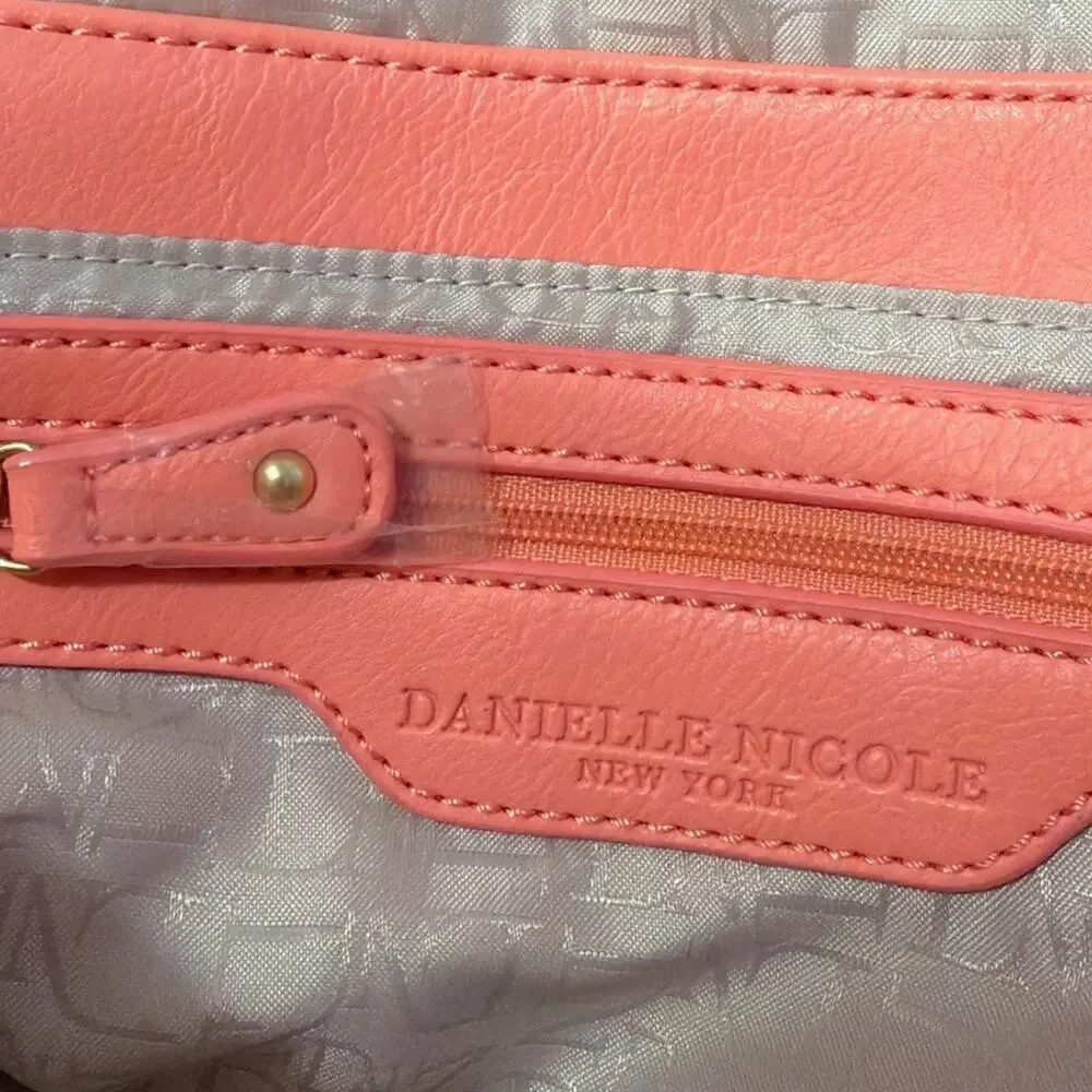 Danielle Nicole Raffia Tassel Crossbody Bag Coral Straw Chain Strap Clutch NWOT - Picture 3 of 9
